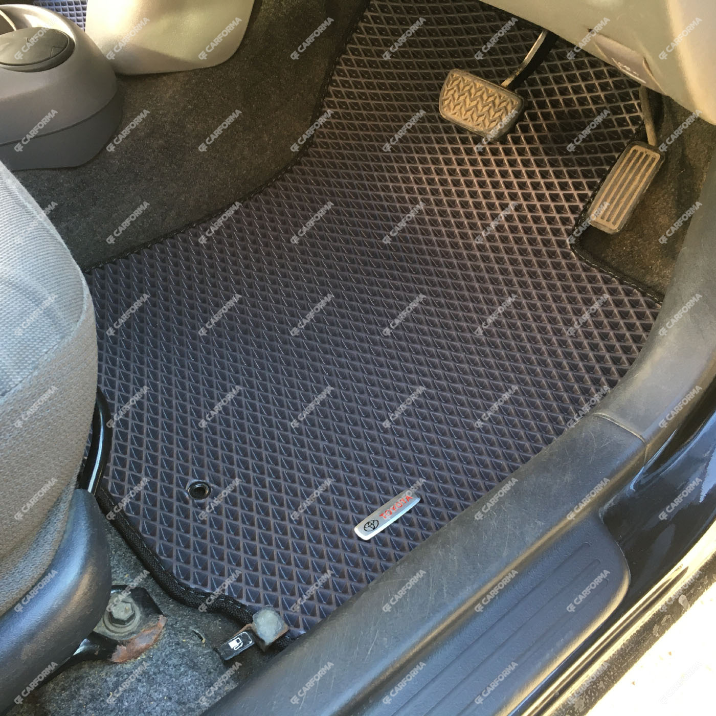 Ворсовые коврики на Toyota Vitz I 1998 - 2005 в Ростове-на-Дону Ворсовые коврики на Toyota Vitz I 1998 - 2005 в Ростове-на-Дону